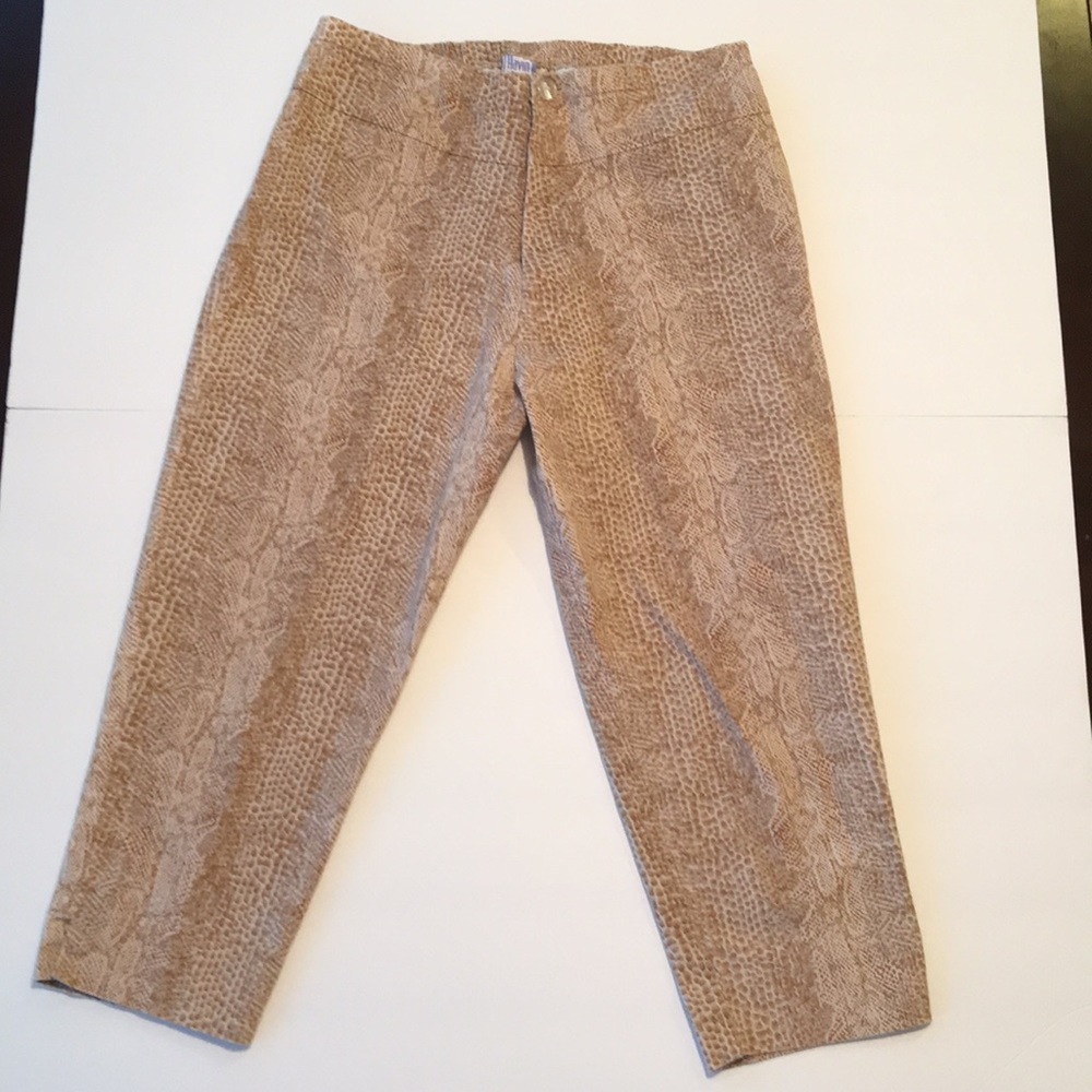 Maternity capris
